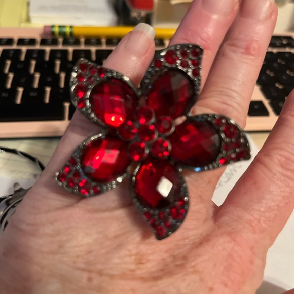 Beautiful red big flower ring with elastic band so it fits anyone and any finger - Picture 3 of 6